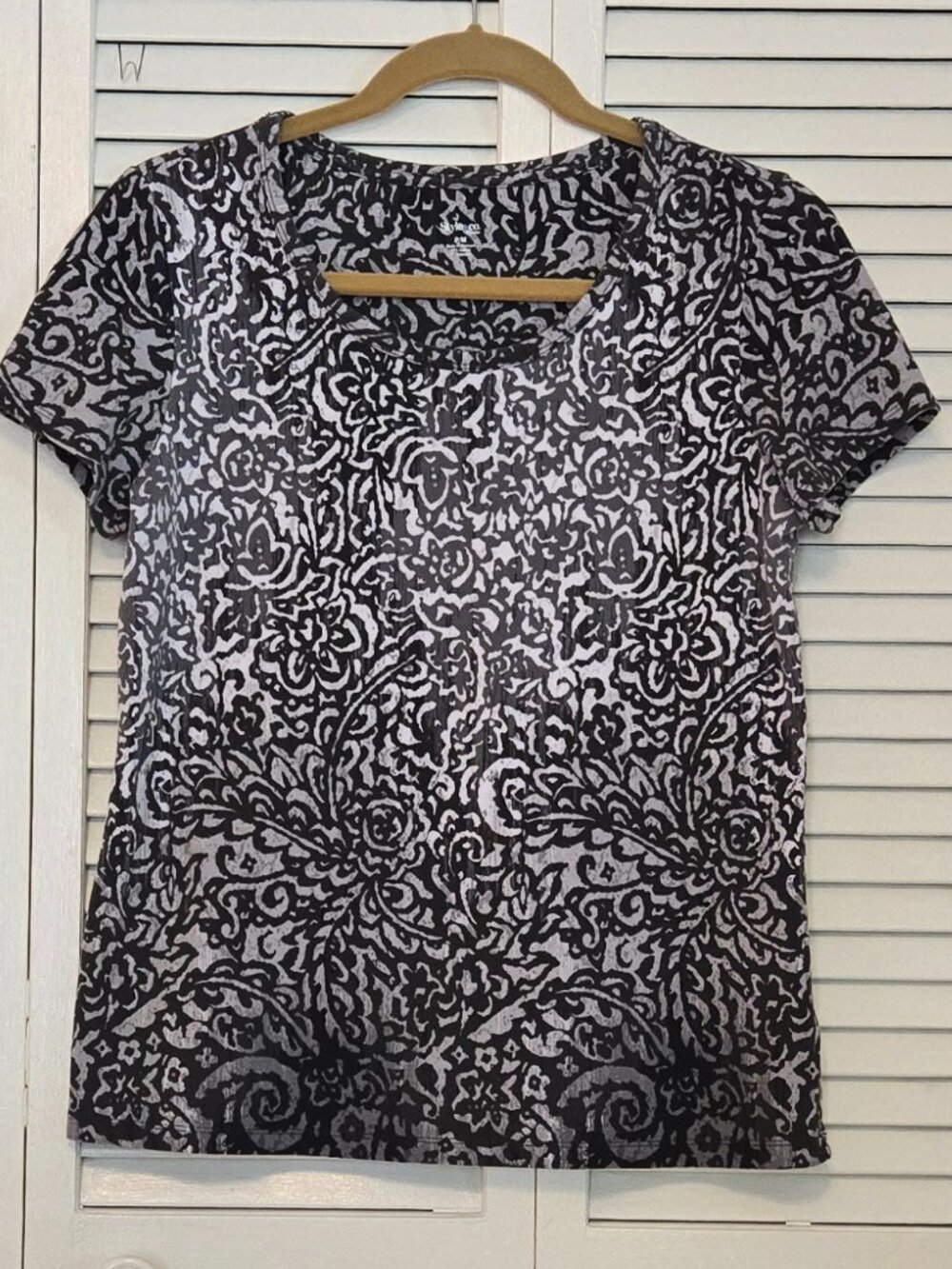 Abstract Animal Print Short Sleeved T - Size Petite Medium